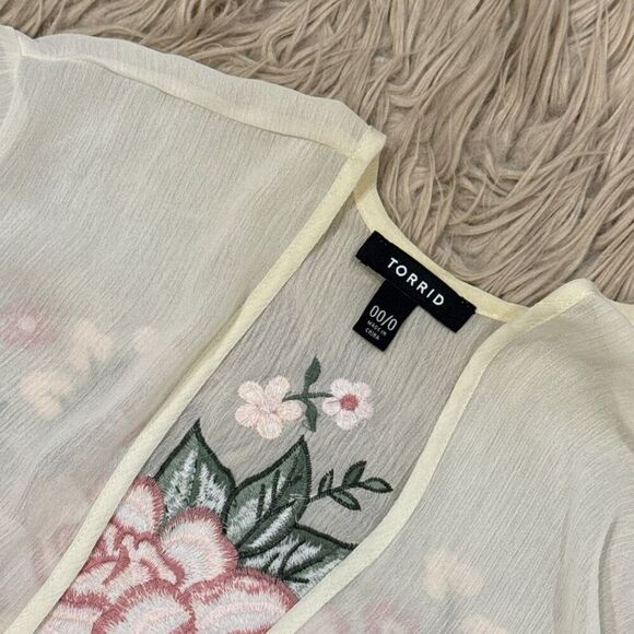 Torrid embroidered fringe kimono size Large (00 torrid) - Picture 3 of 5